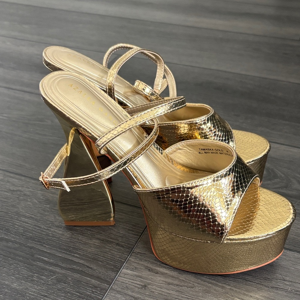 AKIRA Shiny Gold Platform Sandals